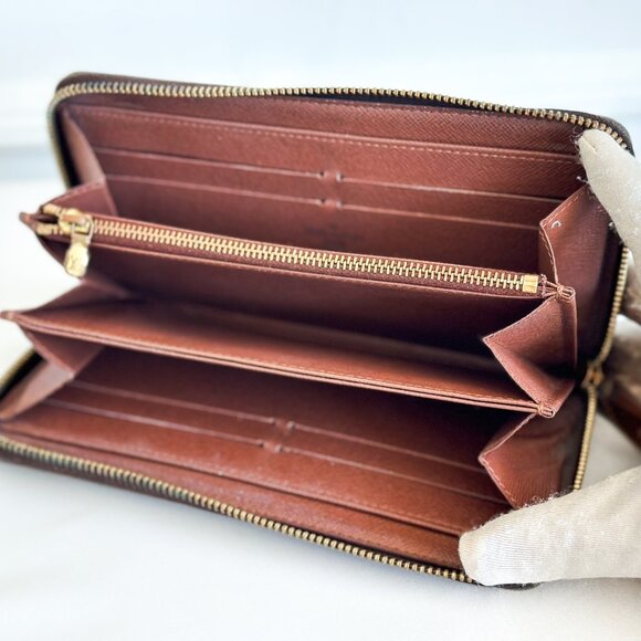 Louis Vuitton Monogram Zippy Wallet - Picture 8 of 16
